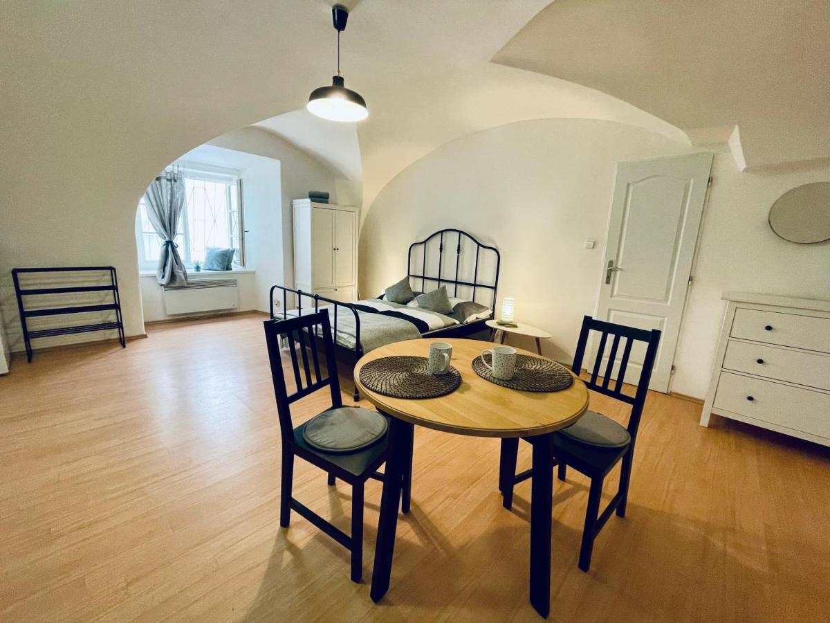Studio Nicolas II Prag Exteriör bild